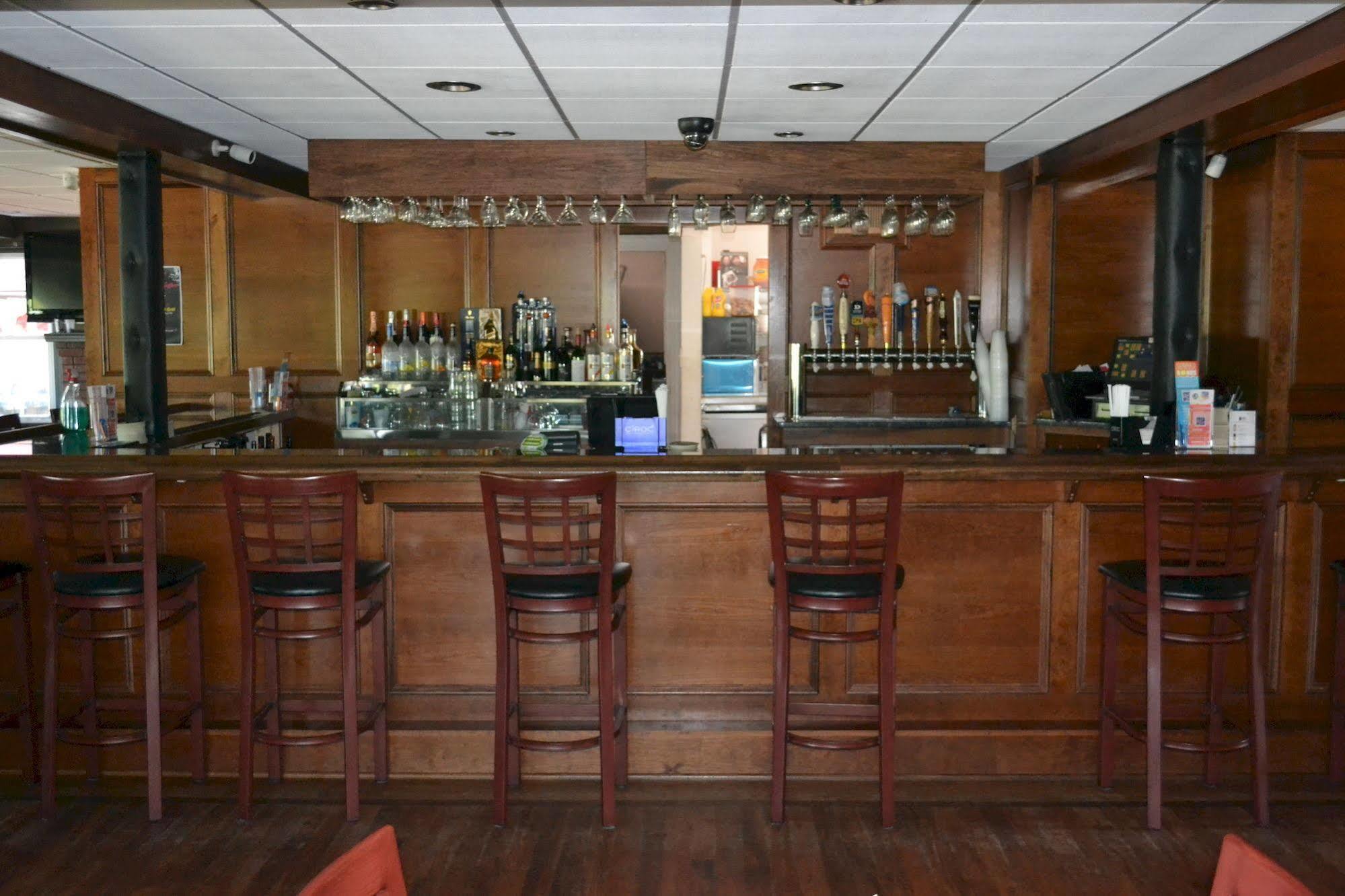 Latham Inn Ngoại thất bức ảnh