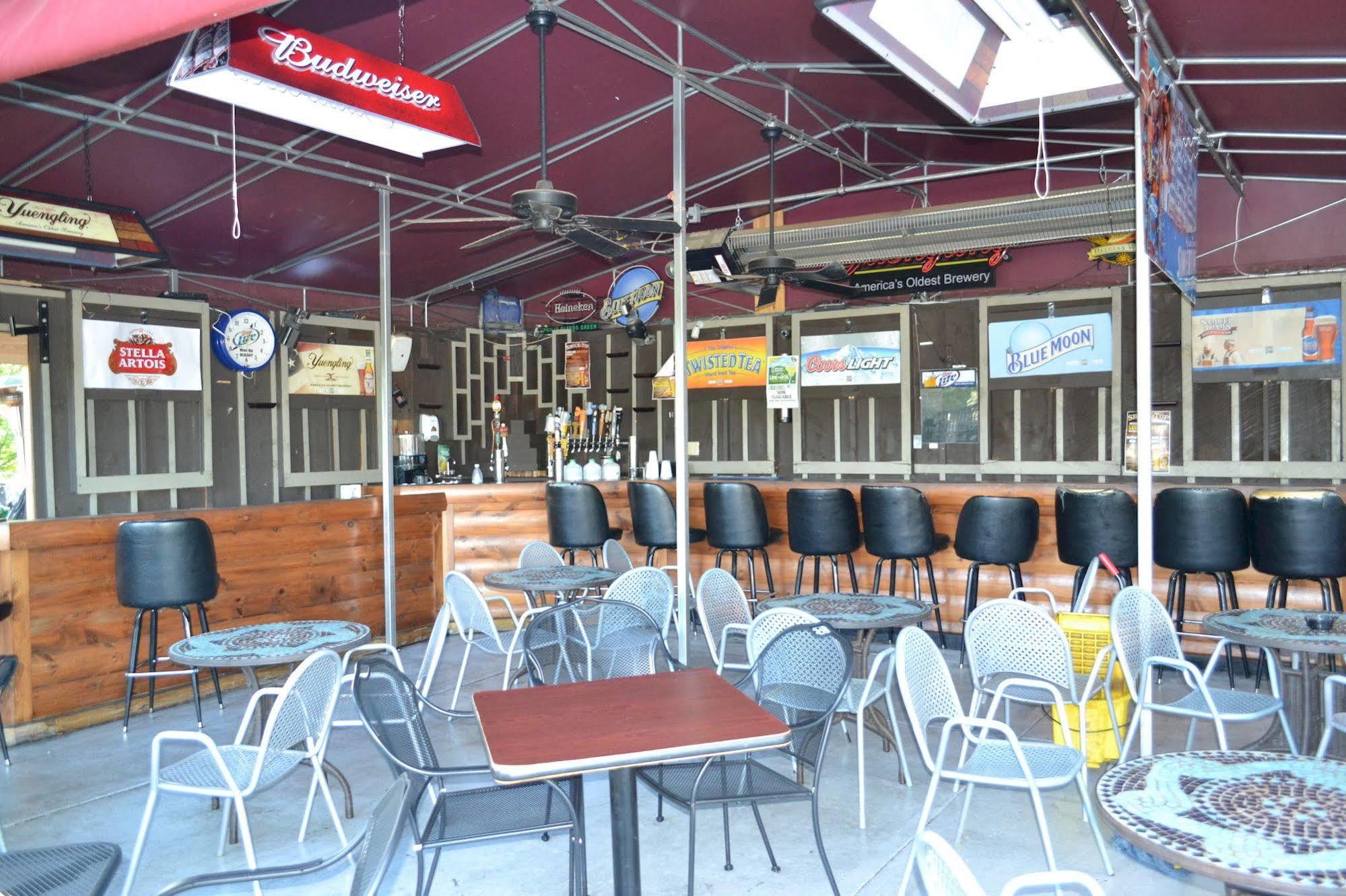 Latham Inn Ngoại thất bức ảnh