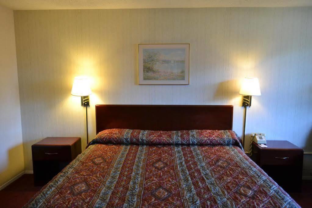Latham Inn Ngoại thất bức ảnh