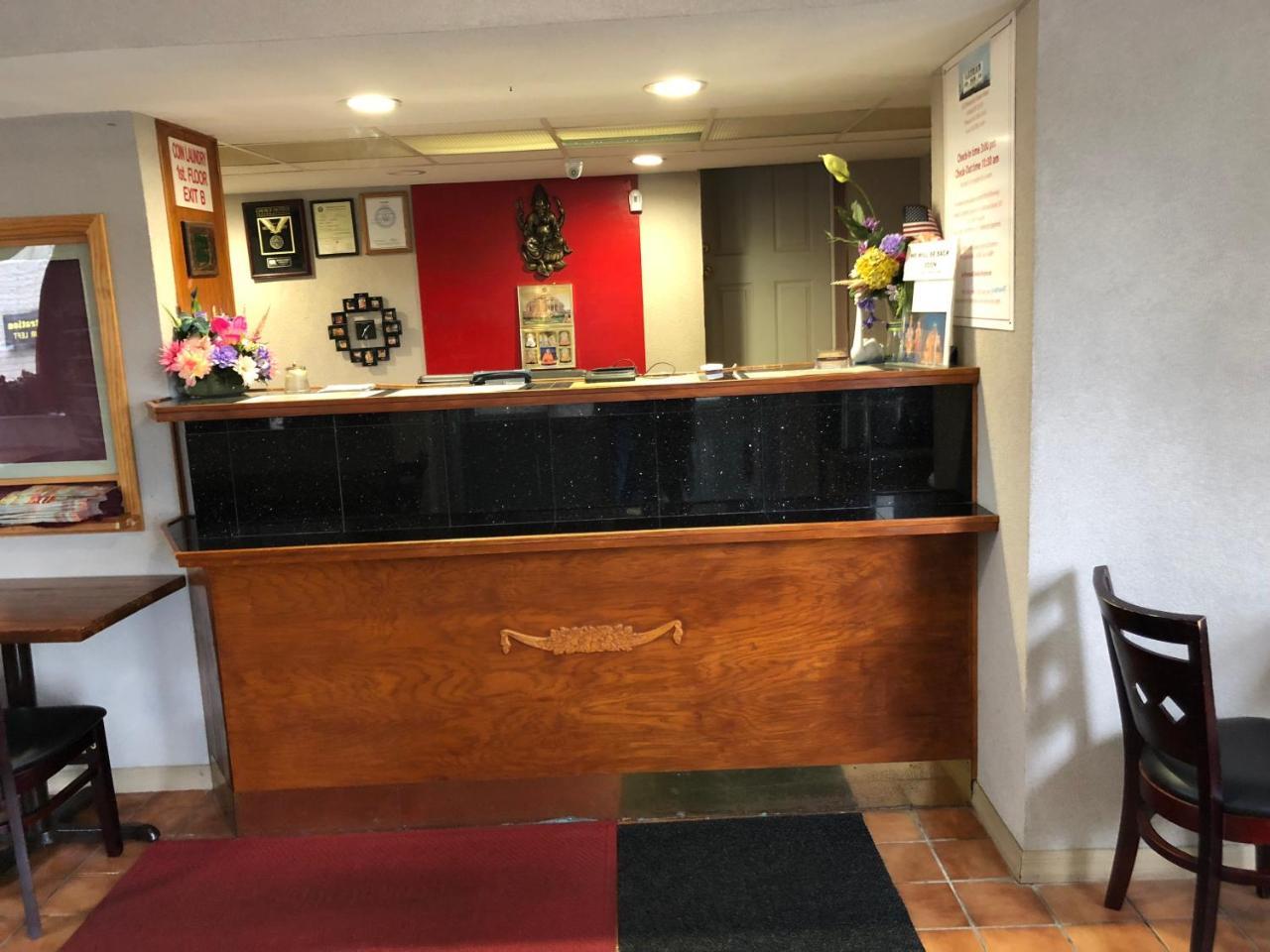 Latham Inn Ngoại thất bức ảnh